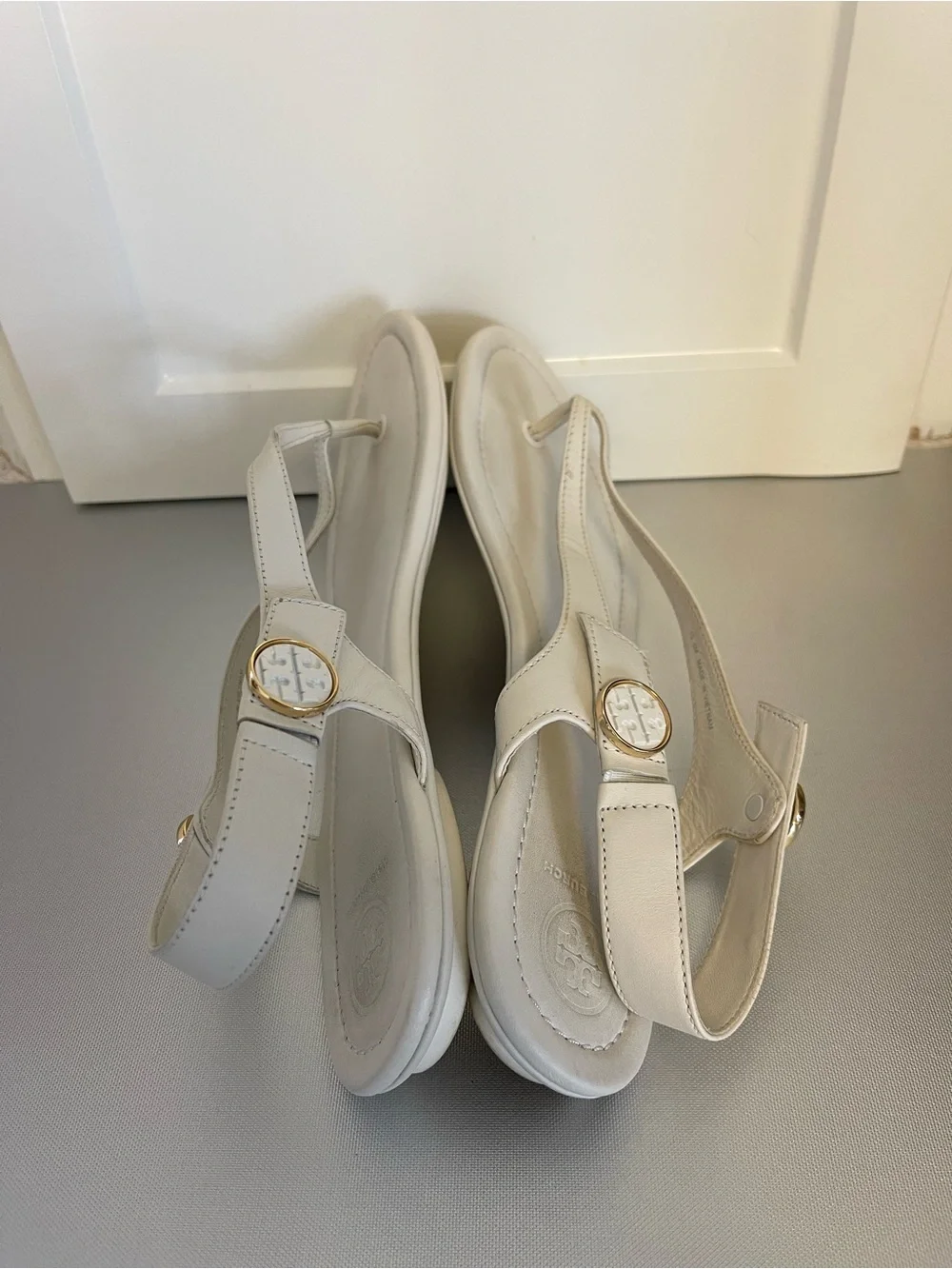 Tory Burch Women's Beige T-Strap Thong Sandals - Neutral Casual Style Sz 10.5M